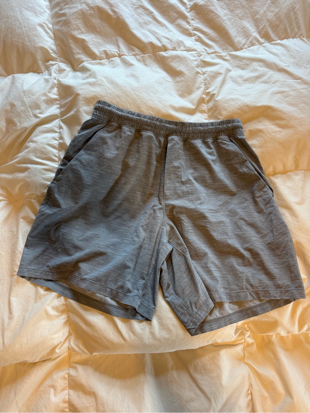 Grey Lululemon pacebreaker mens shorts with pockets 7inch inseam size L